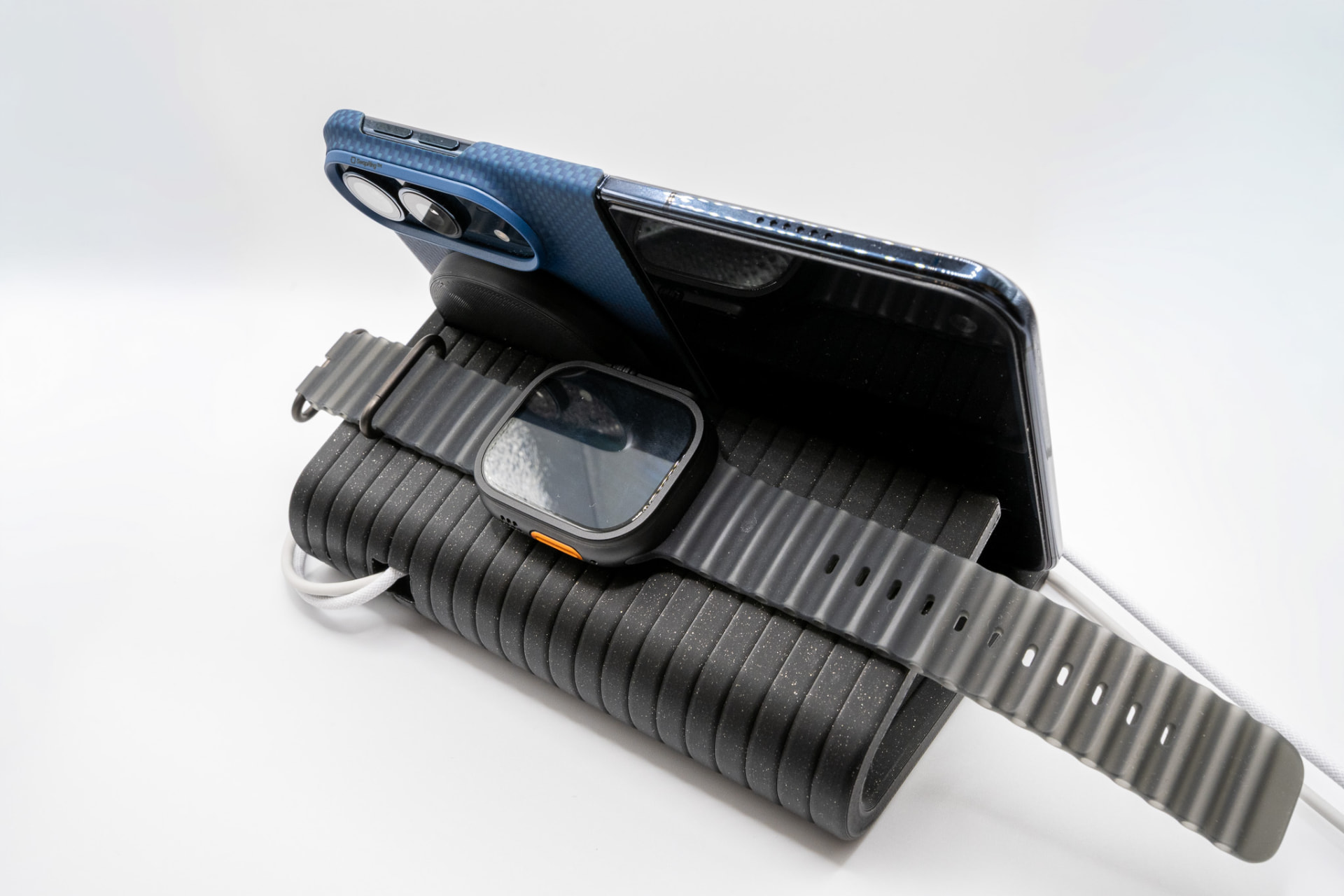 Duock + Charging Spot with iPhone Duo and Apple Watch